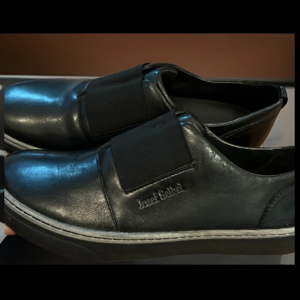 Josef Siebel Clara 14 Full Grain Leather SlipOn Elastic Band Sneaker/Dress Shoe
